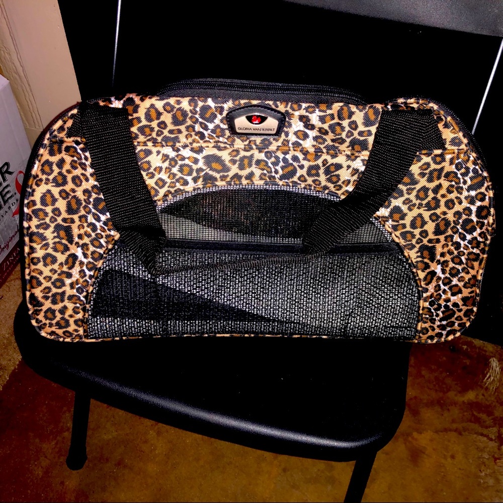 Gloria Vanderbilt dog carrier